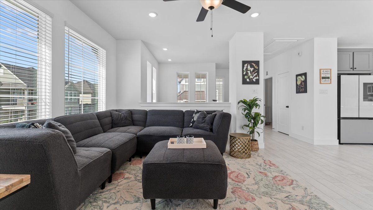 Bright living area with sectional sofa – Comfortable living space in midterm rentals Cypress TX for traveling professionals, perfect for relaxation after work.